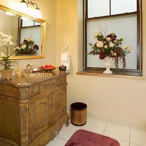 Premier Queen Room