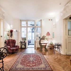 Baroque Hostel & Coworking