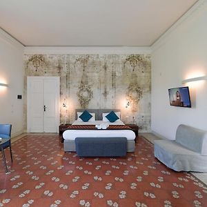 Large Junior Suite