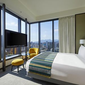 Standard Corner Queen Room