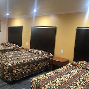Queen Room Three Queen Beds