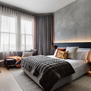 Luxury Queen Suite