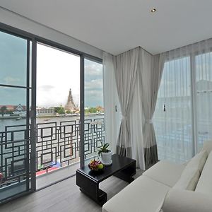 Grand Deluxe King Room