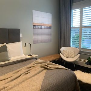 Deluxe Queen Suite