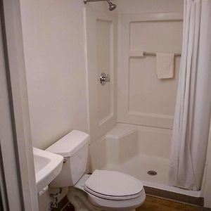 Deluxe Queen Suite