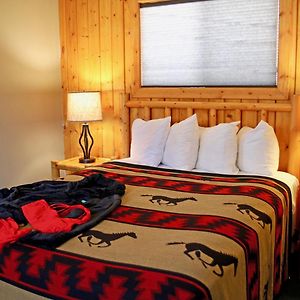 One-Bedroom Queen Suite