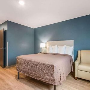 Queen Room Roll Shower Disability Access or Non-Smoking