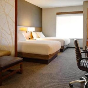 Upper Floors Queen Room