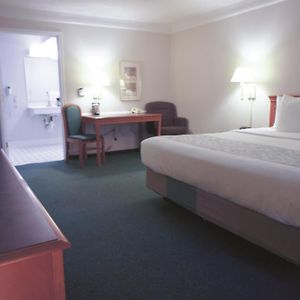 King Room Bath Tub Mobility Accessible or Non-Smoking