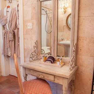 One-Bedroom King Suite