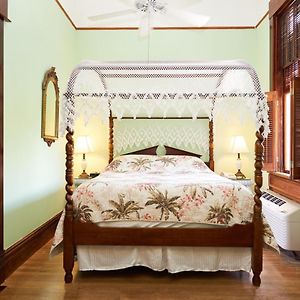 Cozy Queen Room