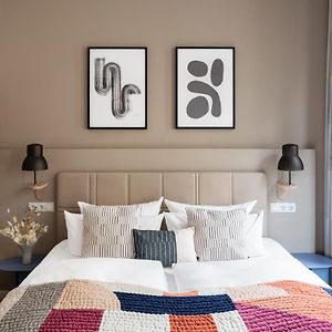 Medium Room