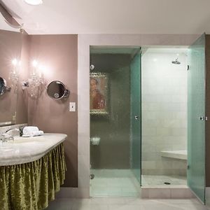 King Room Mobility accessible
