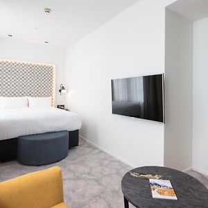 Signature Queen Room