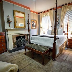 Tradition Queen Room