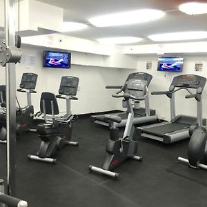 Modern Waikiki Sleek Studio