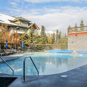 Suites With Pool & Hot Tubs Managed By Little Sister Getaways