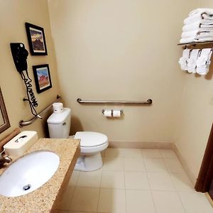 Queen Suite Accessible or Non-Smoking