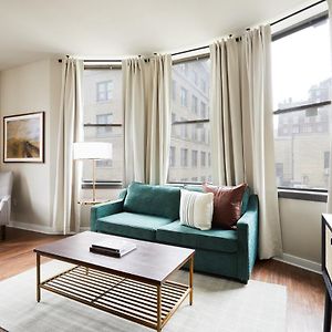 Deluxe Queen Suite