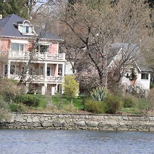 Lipton Place By Elegant Waterfront