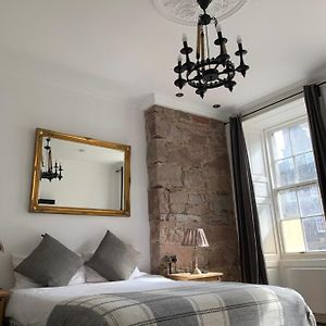 Royal Mile View Studio Apartment Porteus