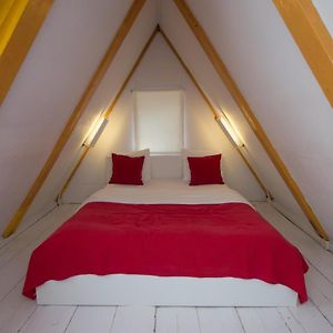 Rembrandtplein Bed & Breakfast