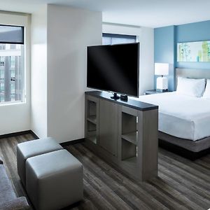 King Studio Suite Sofa Bed Kitchen High Floor