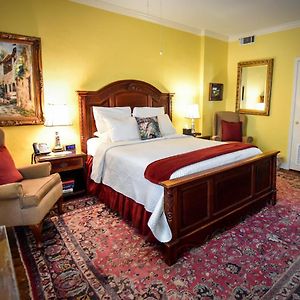 Tradition Queen Room