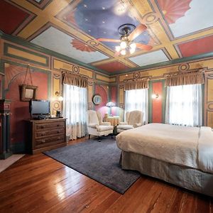Shared Bathroom King Room