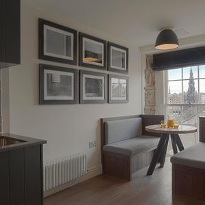 Deluxe One Bedroom Apartment