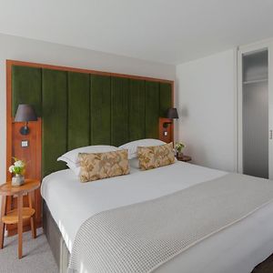 Deluxe One Bedroom Apartment Bed Alcove