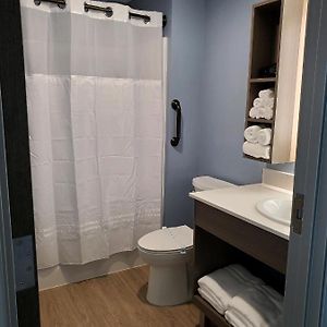 Deluxe Queen Suite