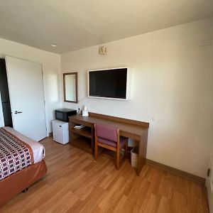 Queen Room Mobility accessible