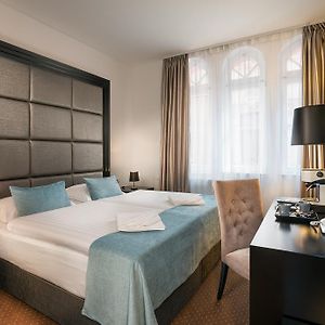 Junior King Room