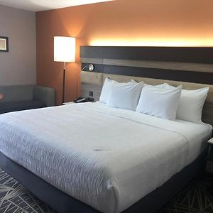Deluxe King Room Mobility Access or Non-Smoking