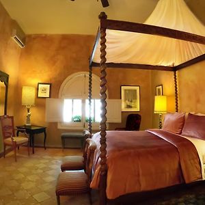 Grand Queen Room