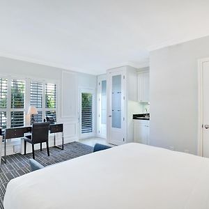 King Deluxe Poolside Room