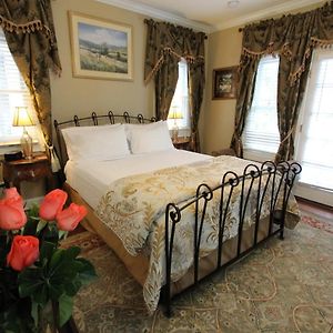 Deluxe Queen Room Rebecca