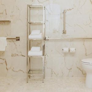 Deluxe  Queen Room Disability Access
