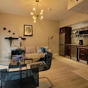 One-Bedroom King Suite Top Floor Unit B304