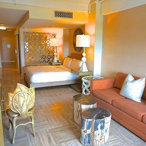 Oceanfront Studio King Bed
