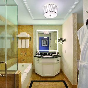 Signature Corner King Room