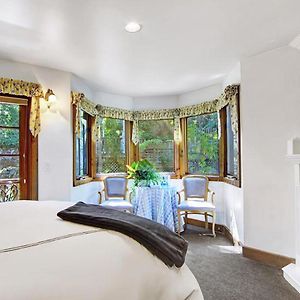Executive Queen Room