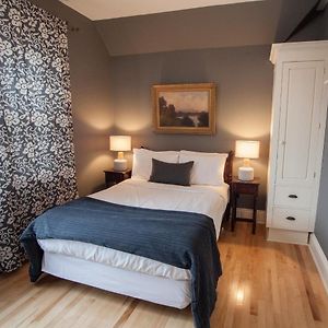 Budget King Room