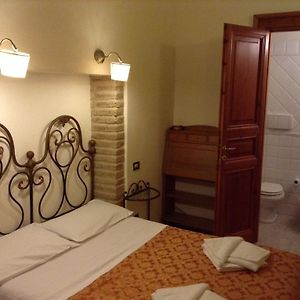 Budget King Room