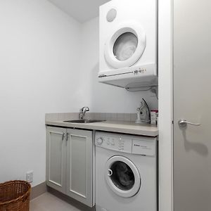 Deluxe Three-Bedroom Apartment