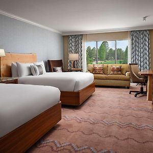 Grand Queen Room