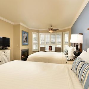 Deluxe Two Queen Beds Room