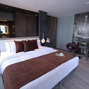 Grand King Room