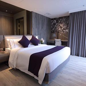 Executive Queen Room